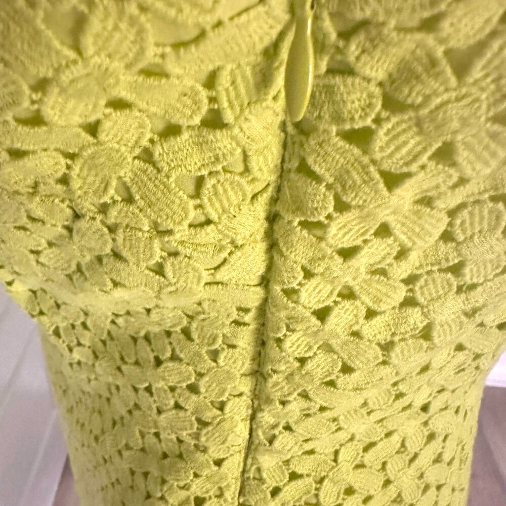 ANN TAYLOR YELLOW LACE DRESS SIZE MEDIUM - Picture 4 of 5